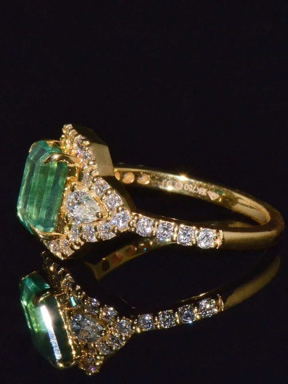 Certified Natural 2.82CTS Emerald Diamond Solid 18K Yellow Gold Halo Ring